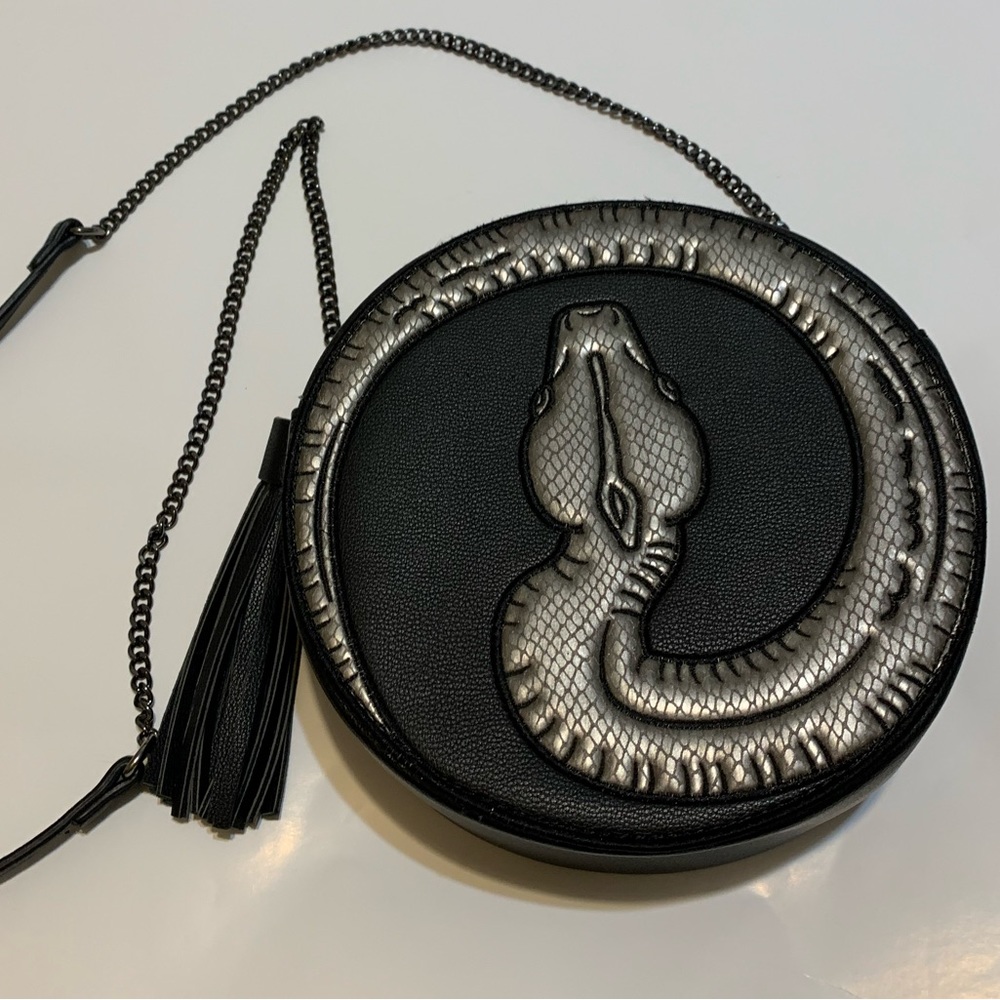 Danielle Nicole Harry Potter Godric Gryefindor snake and knife crossbo…